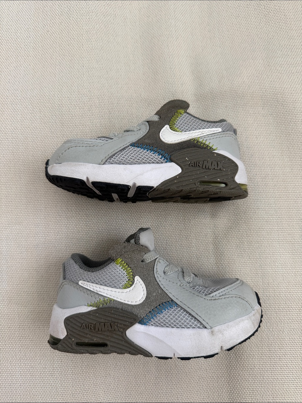 Nike Kids Sneakers in Gray and Silver